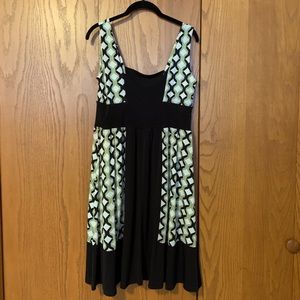 Sleeveless summer dress in geometric pattern